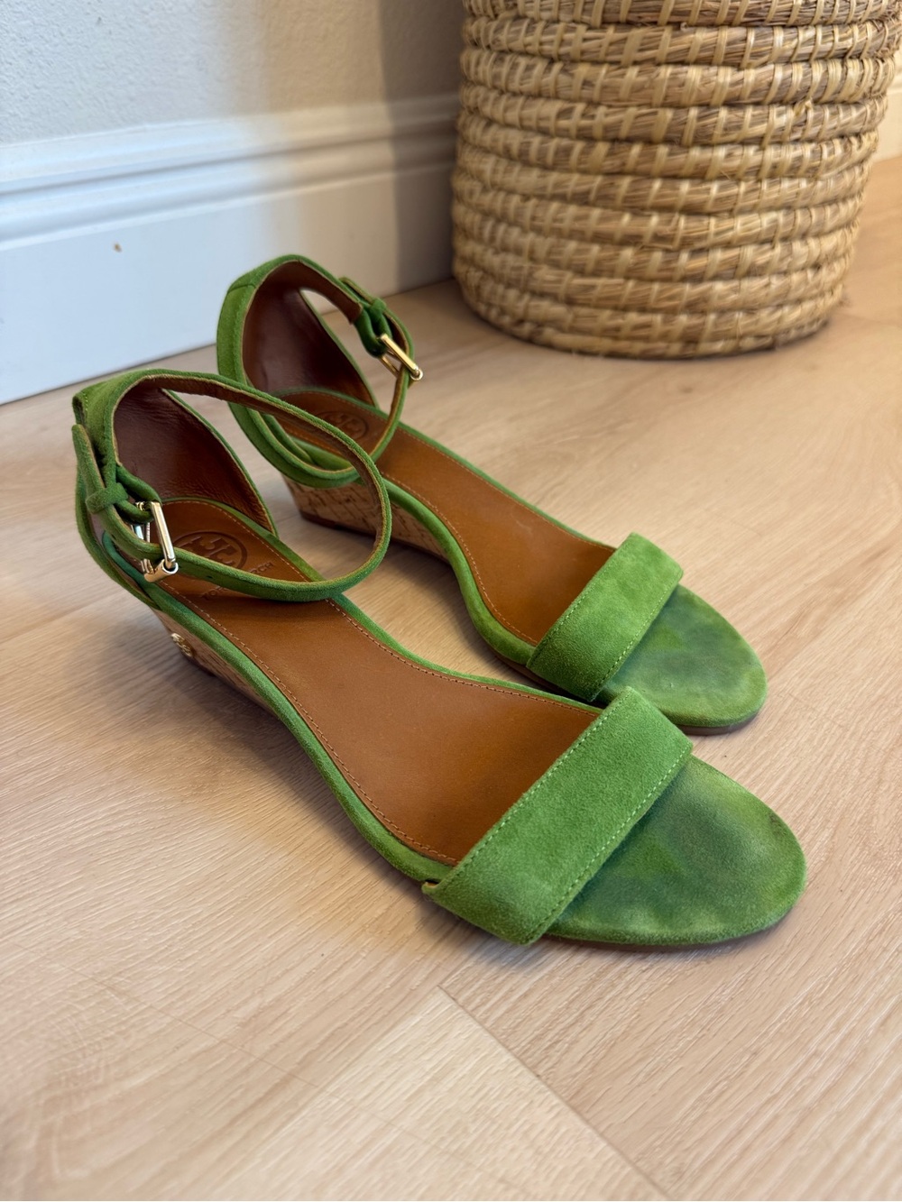 Tory Burch Savannah Leaf Green Suede Low Wedge Sandals Size 7.5